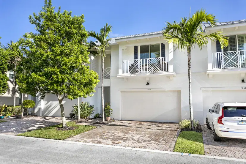 Picture of 7243 Oxford Court, Palm Beach Gardens FL 33418