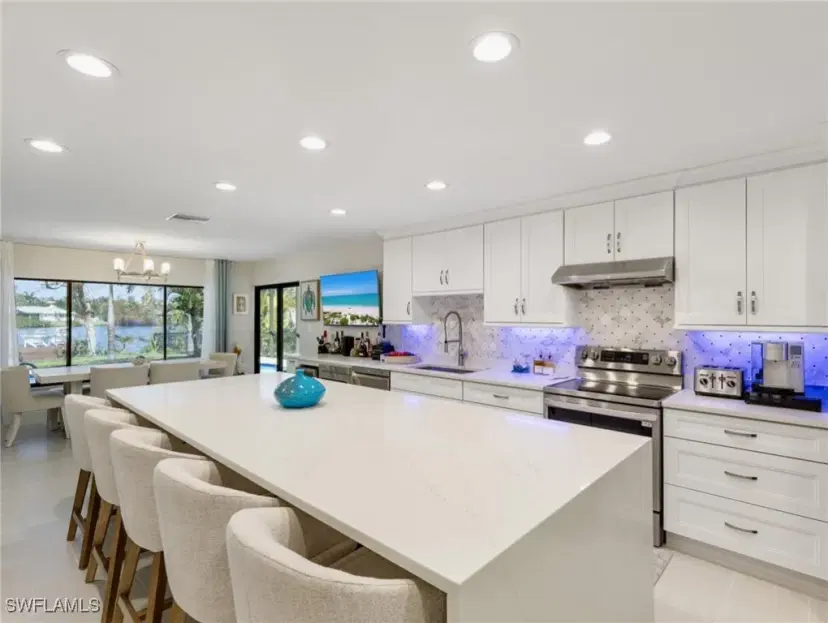 Picture of 7337 Lake Dr, Fort Myers FL 33908