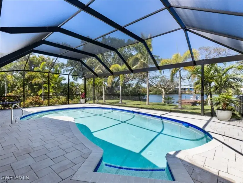 Picture of 7337 Lake Dr, Fort Myers FL 33908