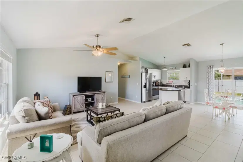 Picture of 118 NE 9Th Ct, Cape Coral FL 33909