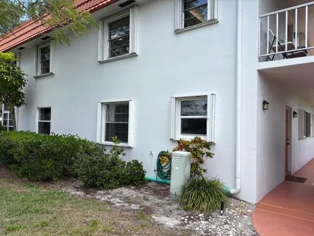 Picture of 2600 SE Ocean Boulevard F7, Stuart FL 34996