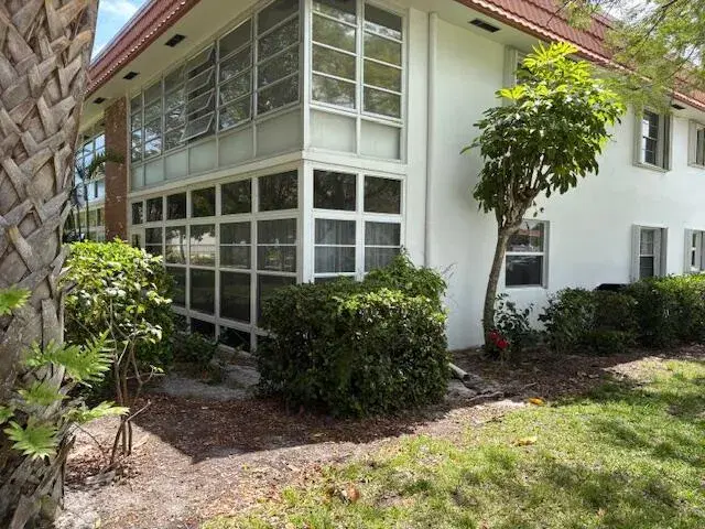 Picture of 2600 SE Ocean Boulevard F7, Stuart FL 34996