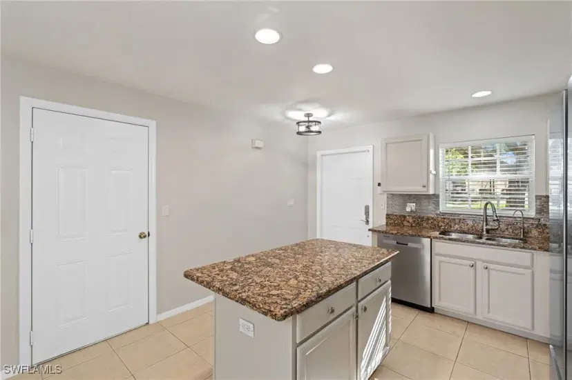 Picture of 5124 Leeds Rd, Fort Myers FL 33907