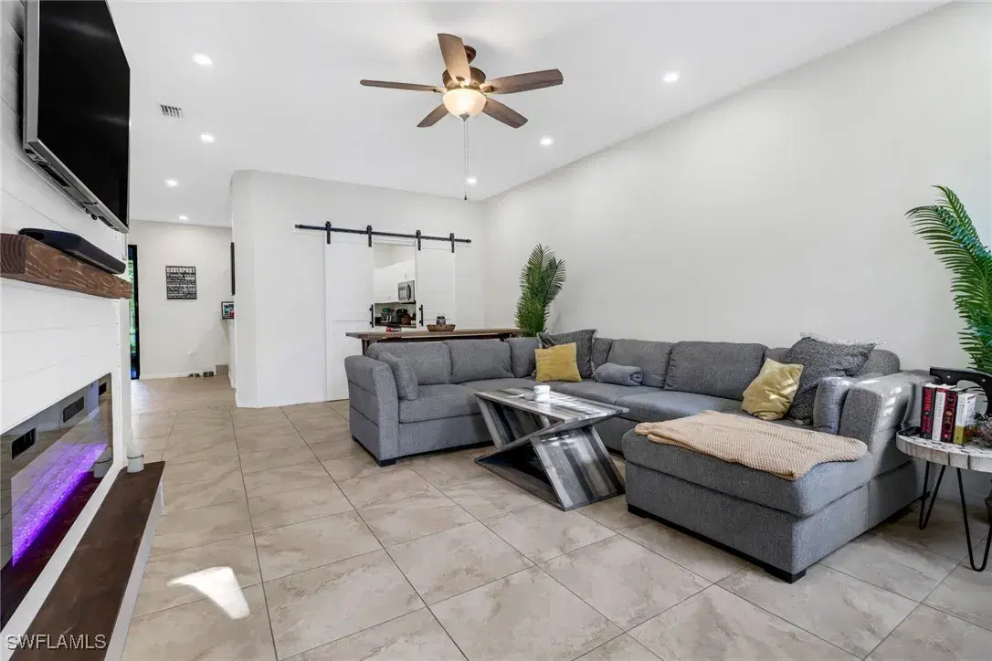 Picture of 14909 Summit Place Cir 31, Naples, FL 34119