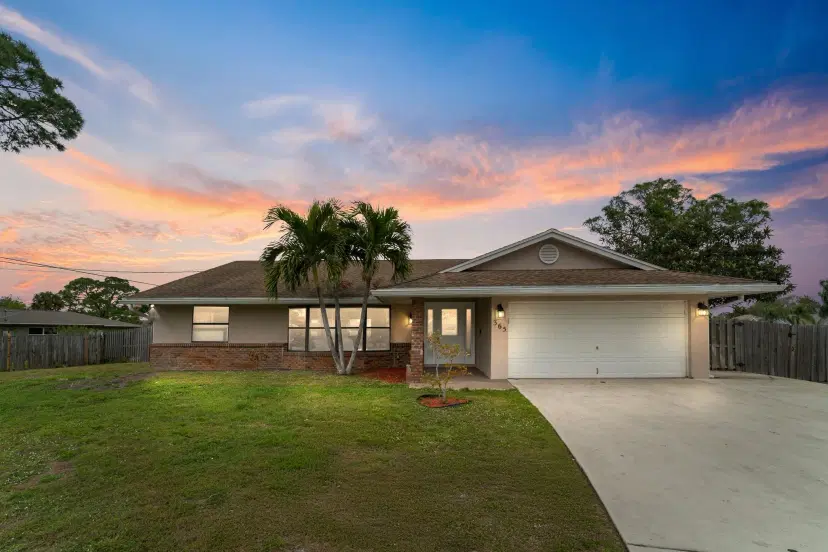 Picture of 365 SW Eyerly Ave, Port St Lucie FL 34983
