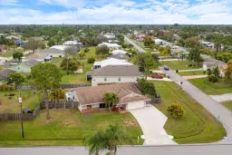 Picture of 365 SW Eyerly Ave, Port St Lucie, FL 34983