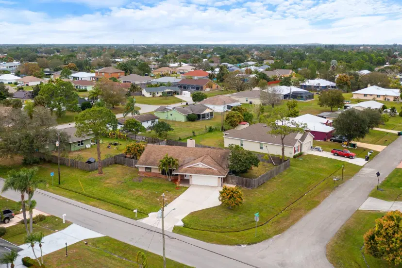 Picture of 365 SW Eyerly Ave, Port St Lucie FL 34983