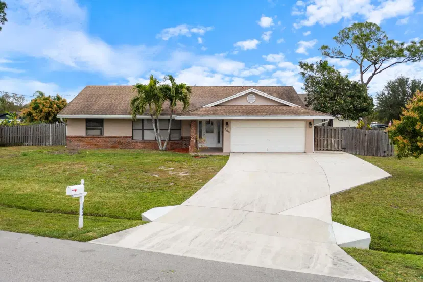 Picture of 365 SW Eyerly Ave, Port St Lucie FL 34983