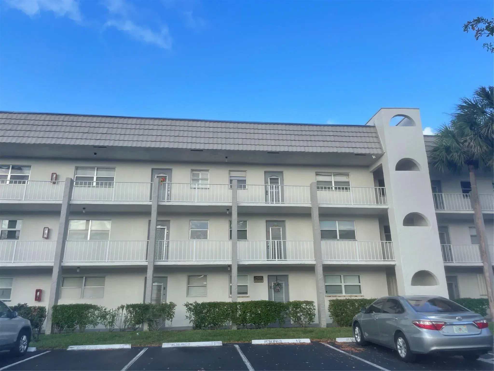 Picture of 8325 Sunrise Lakes Blvd 306, Sunrise, FL 33322