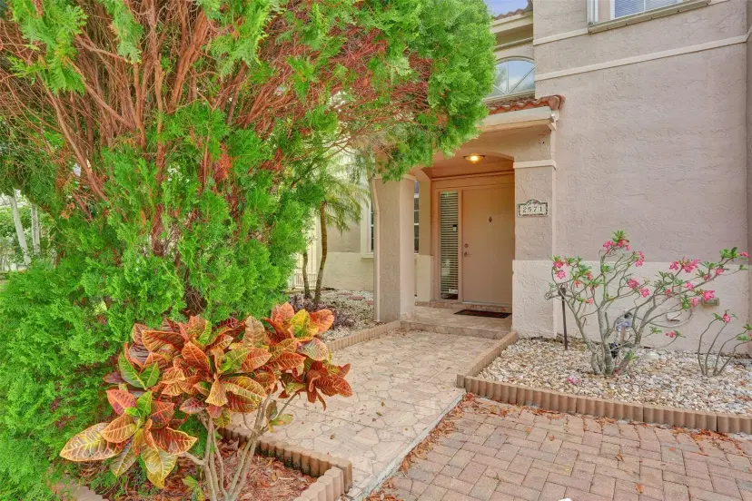 Picture of 2571 E Saratoga Dr, Cooper City FL 33026