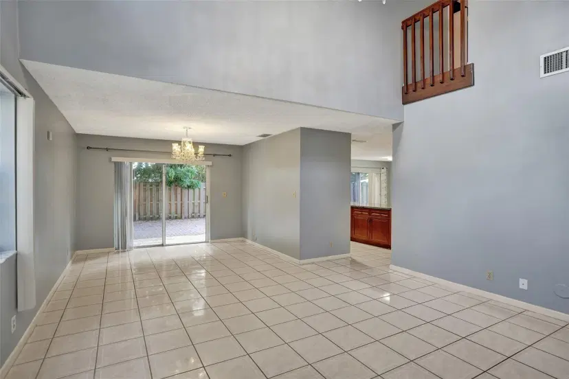 Picture of 2571 E Saratoga Dr, Cooper City FL 33026