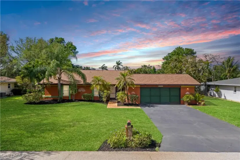 Picture of 572 Bayside Dr, Fort Myers FL 33919