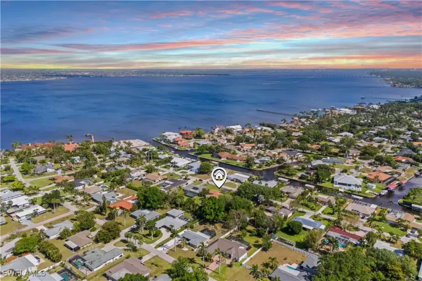 Picture of 572 Bayside Dr, Fort Myers FL 33919