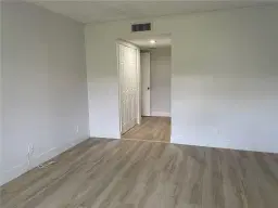 Picture of 235 Lakeview Dr 102, Weston, FL 33326