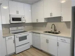 Picture of 235 Lakeview Dr 102, Weston, FL 33326