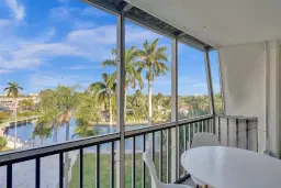 Picture of 3000 NE 16Th Ave D406, Oakland Park, FL 33334