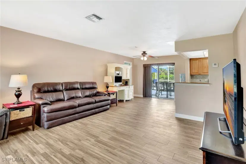 Picture of 421 Marathon Ct, Naples FL 34112