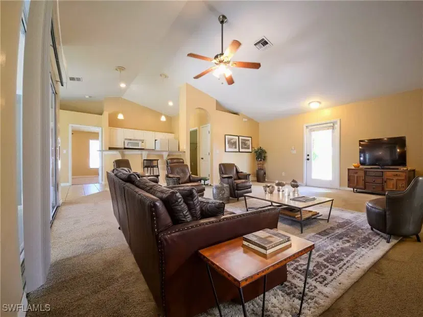 Picture of 810 SW 8Th Ct, Cape Coral FL 33991