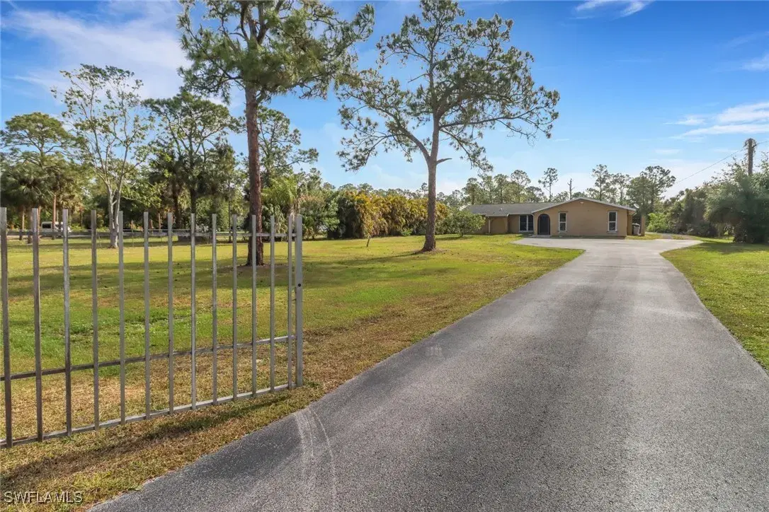 Picture of 230 11Th St Sw, Naples, FL 34117
