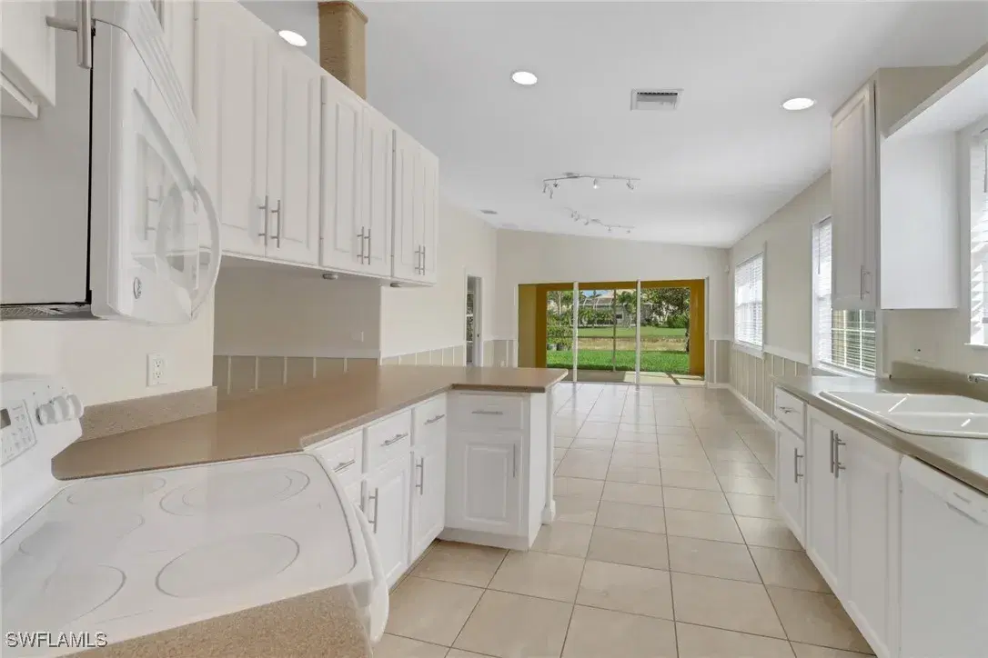 Picture of 7933 Umberto Ct, Naples, FL 34114