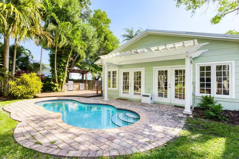 Picture of 2239 Vero Beach Avenue, Vero Beach FL 32960