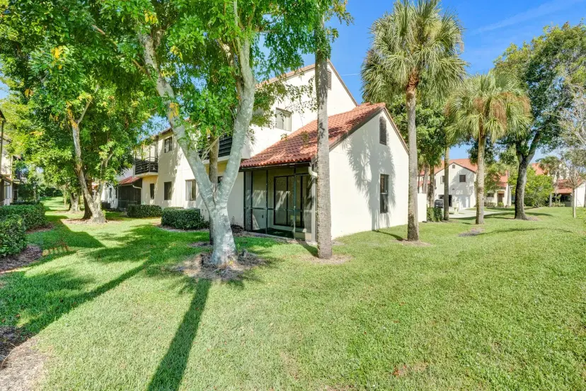 Picture of 12 Via De Casas Sur 101, Boynton Beach FL 33426