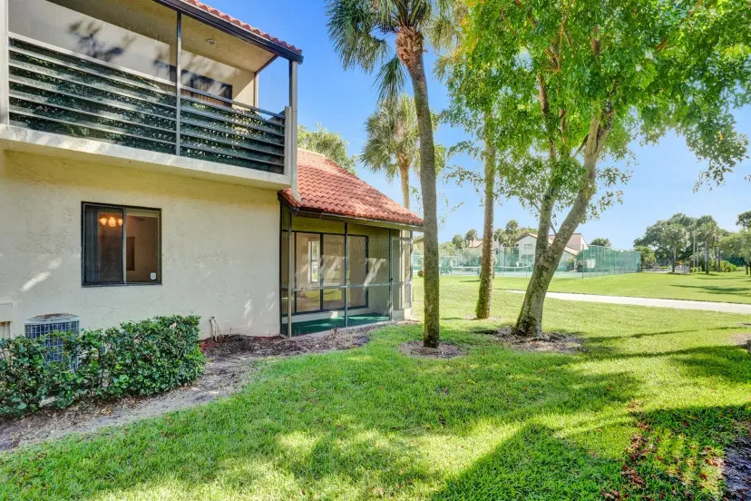 Picture of 12 Via De Casas Sur 101, Boynton Beach FL 33426