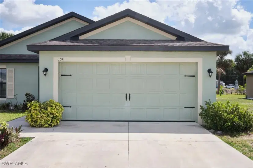 Picture of 125 Shadow Lakes Dr, Lehigh Acres FL 33974