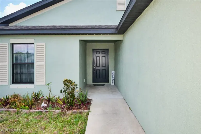 Picture of 125 Shadow Lakes Dr, Lehigh Acres FL 33974