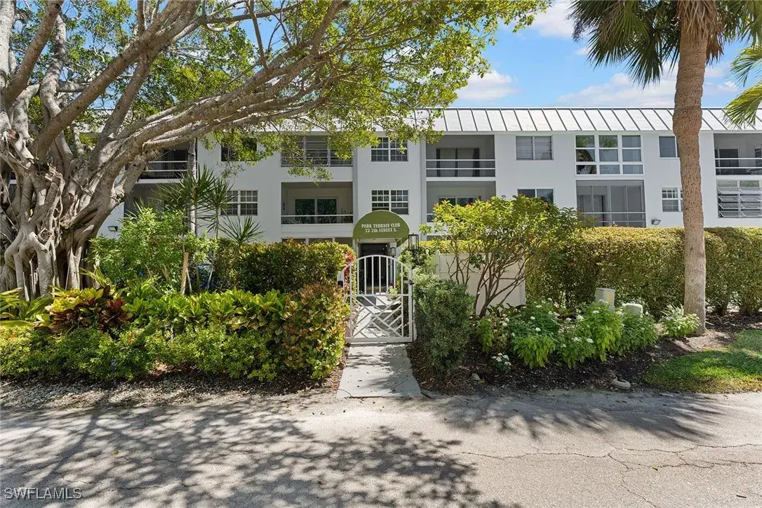 Picture of 72 7Th St S 210, Naples, FL 34102