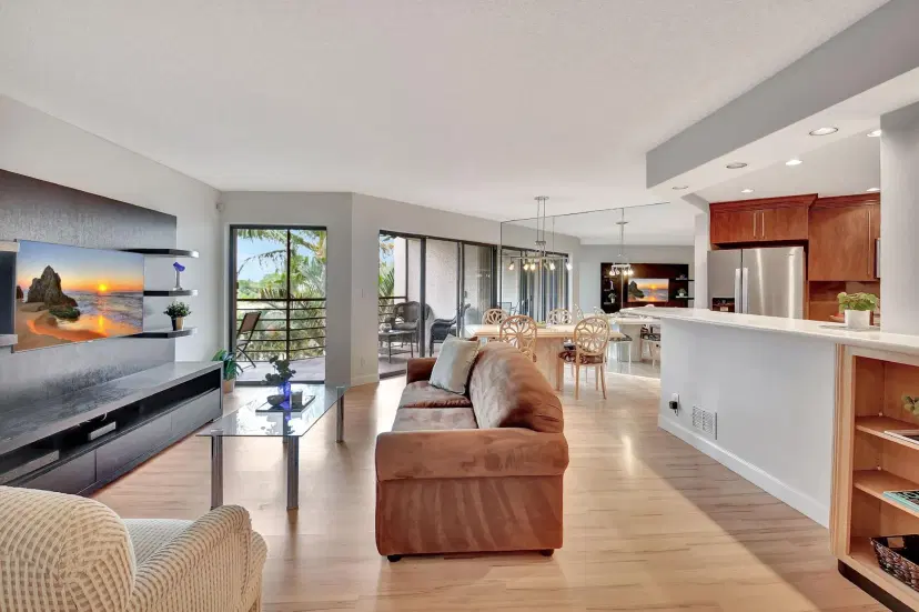Picture of 5801 Camino Del Sol 406, Boca Raton FL 33433