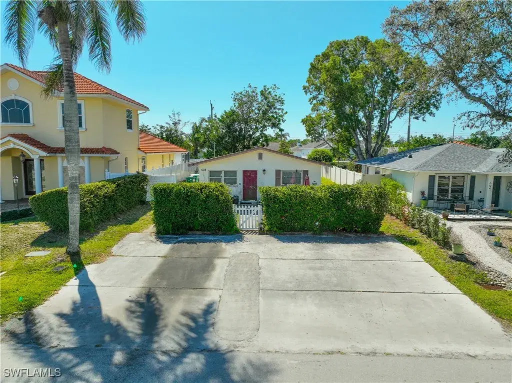 Picture of 608 104Th Ave N, Naples, FL 34108