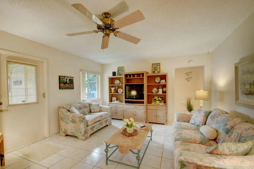Picture of 334 Pine Ridge Circle C-1, Greenacres FL 33463