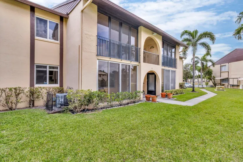 Picture of 331 Pine Ridge Circle C-1, Greenacres FL 33463