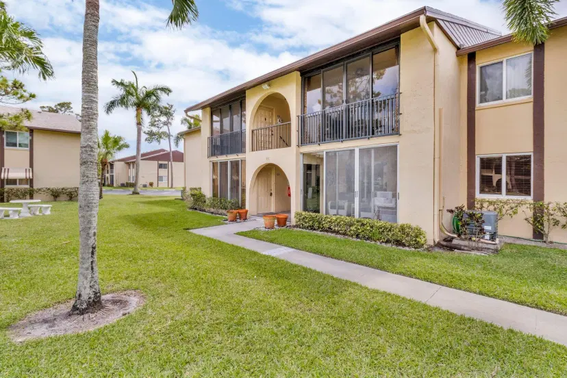 Picture of 331 Pine Ridge Circle C-1, Greenacres FL 33463
