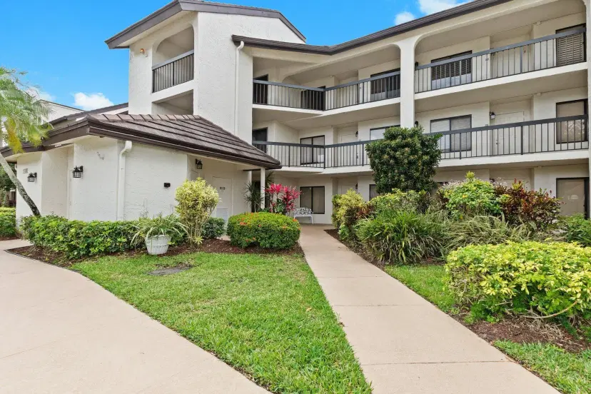 Picture of 5380 Cedar Lake Drive 304, Boynton Beach FL 33437