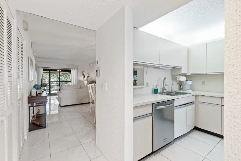 Picture of 5380 Cedar Lake Drive 304, Boynton Beach FL 33437