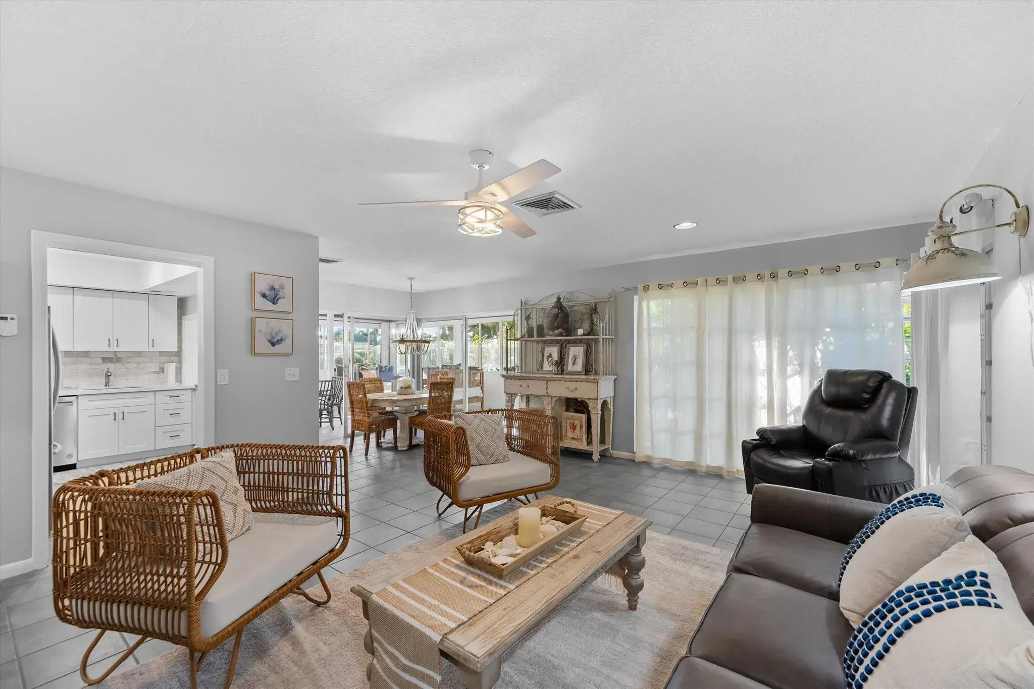 Picture of 102 Villa Circle, Atlantis, FL 33462