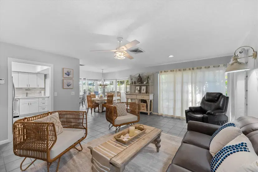 Picture of 102 Villa Circle, Atlantis FL 33462
