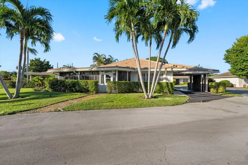 Picture of 102 Villa Circle, Atlantis FL 33462