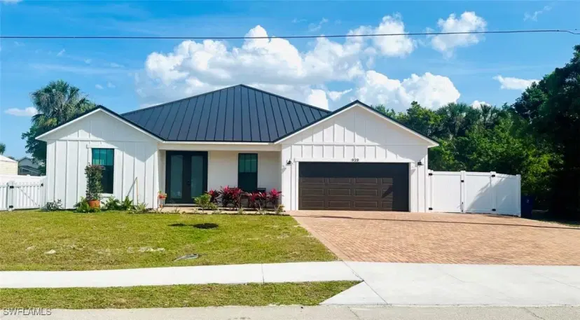 Picture of 929 Iris Dr, North Fort Myers FL 33903