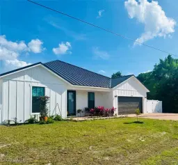Picture of 929 Iris Dr, North Fort Myers, FL 33903