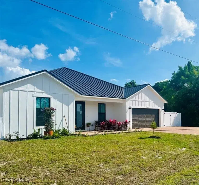 Picture of 929 Iris Dr, North Fort Myers FL 33903