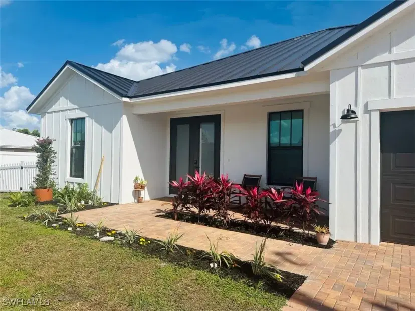 Picture of 929 Iris Dr, North Fort Myers FL 33903