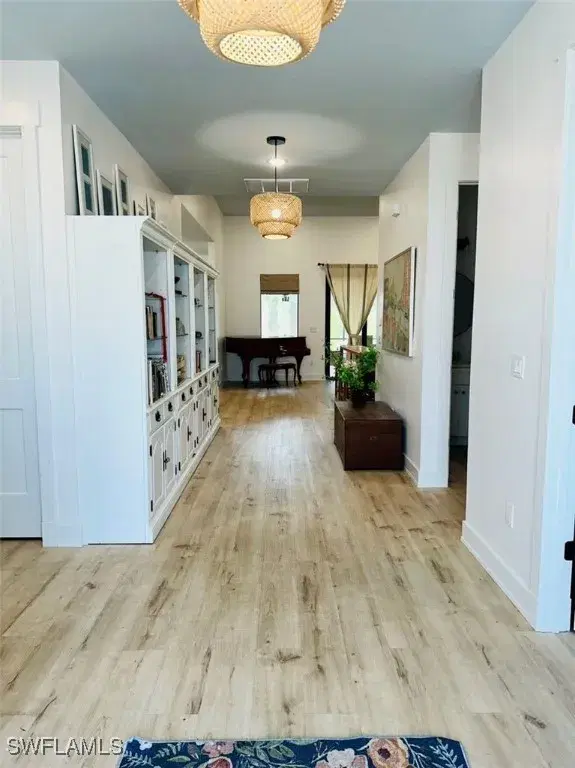 Picture of 929 Iris Dr, North Fort Myers FL 33903