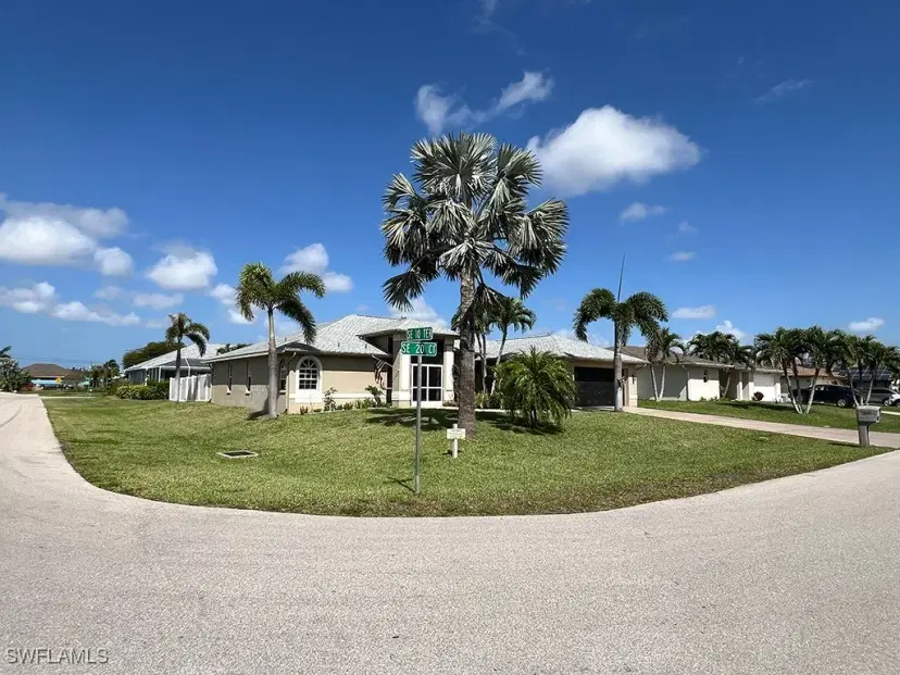 Picture of 940 SE 20Th Ct, Cape Coral FL 33990