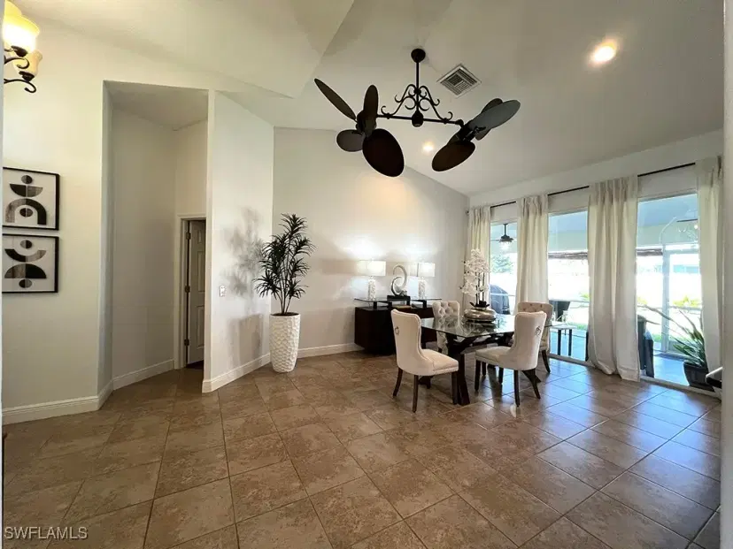 Picture of 940 SE 20Th Ct, Cape Coral FL 33990