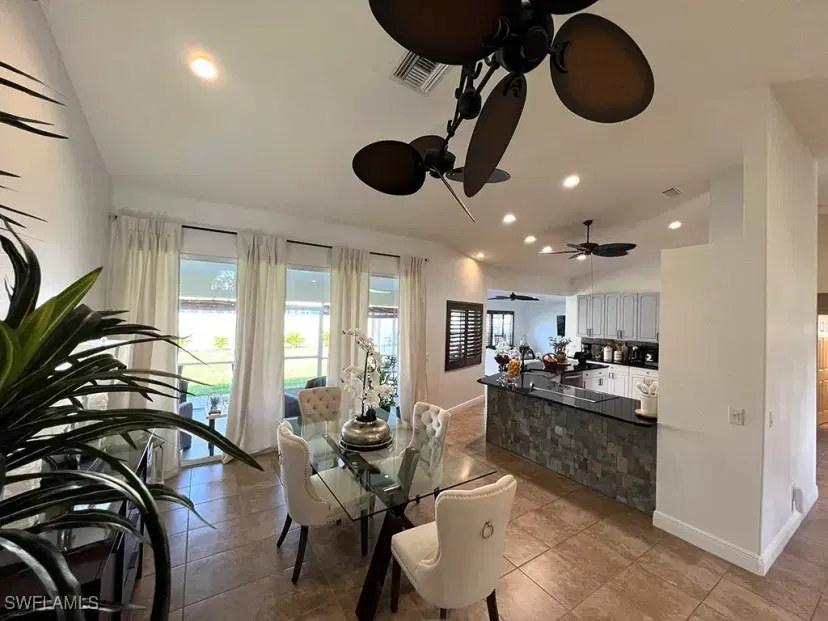 Picture of 940 SE 20Th Ct, Cape Coral FL 33990