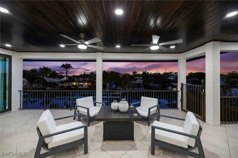 Picture of 434 Trade Winds Ave, Naples FL 34108