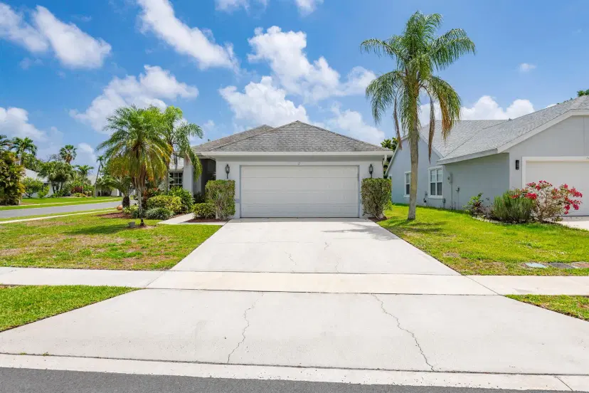 Picture of 17 Heather Trace Drive, Boynton Beach FL 33436